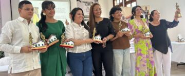 Johan Rojas, ganador de la categoría Fotografía (La Nación de Huila); Janice Guerrero Arévalo, ganadora de la categoría televisión (Centro Regional de Medios); Marina Ramírez y Keila Vílchez, ganadoras de la categoría medios digitales (La Opinión); Linda Alejandra Argel, ganadora de la categoría tesis de grado (Universidad de Pamplona); Karen Jaimes, ganadora de la categoría cine documental y Alix Marina Ojeda, quien recibió el Premio al Mérito Periodístico Eustorgio Colmenares Baptista. La ceremonia se cumplió en el marco de la Fiesta del Libro, en la Biblioteca Pública Julio Pérez Ferrero que dirige Julio García Herreros.